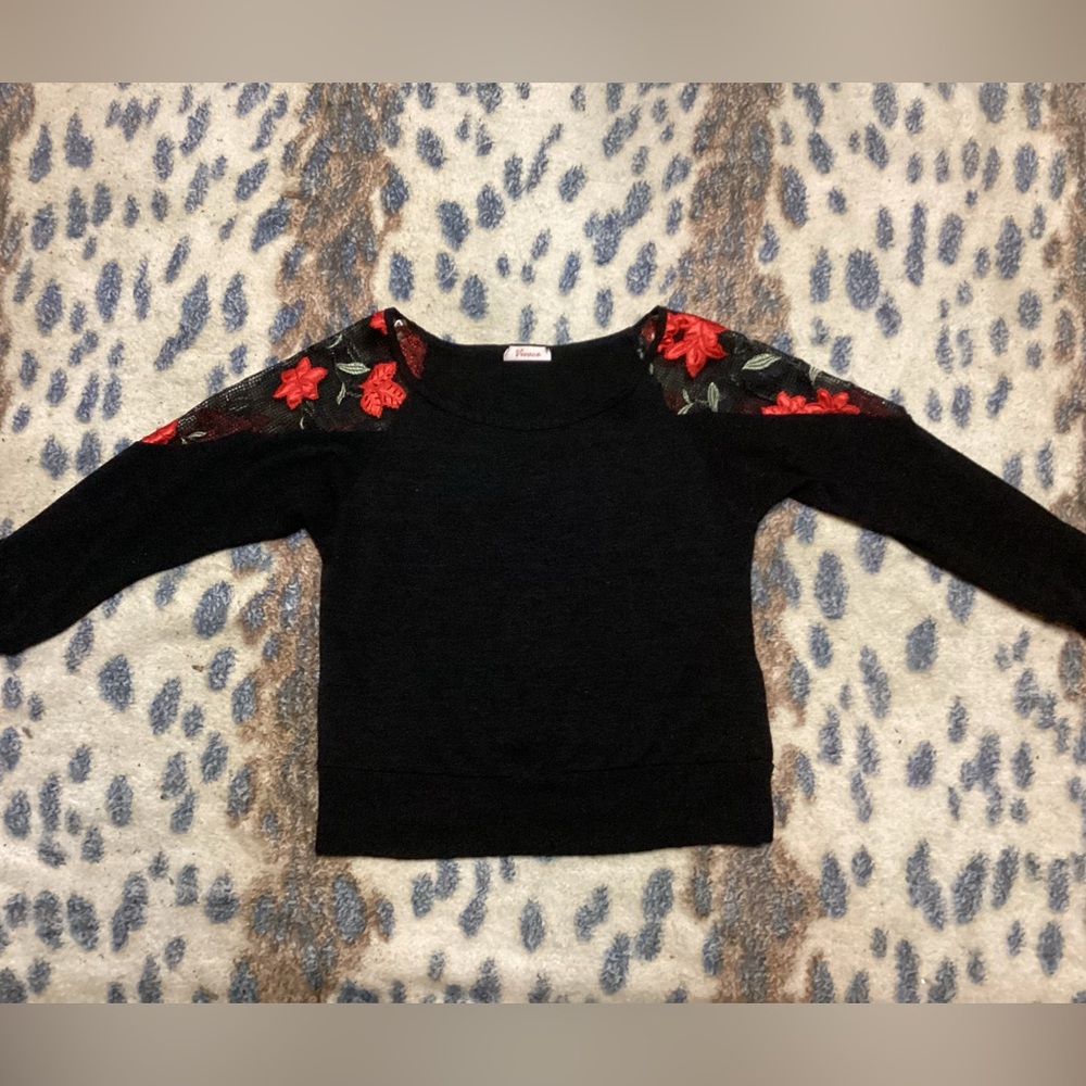 VIVACE WOMENS SWEATER.